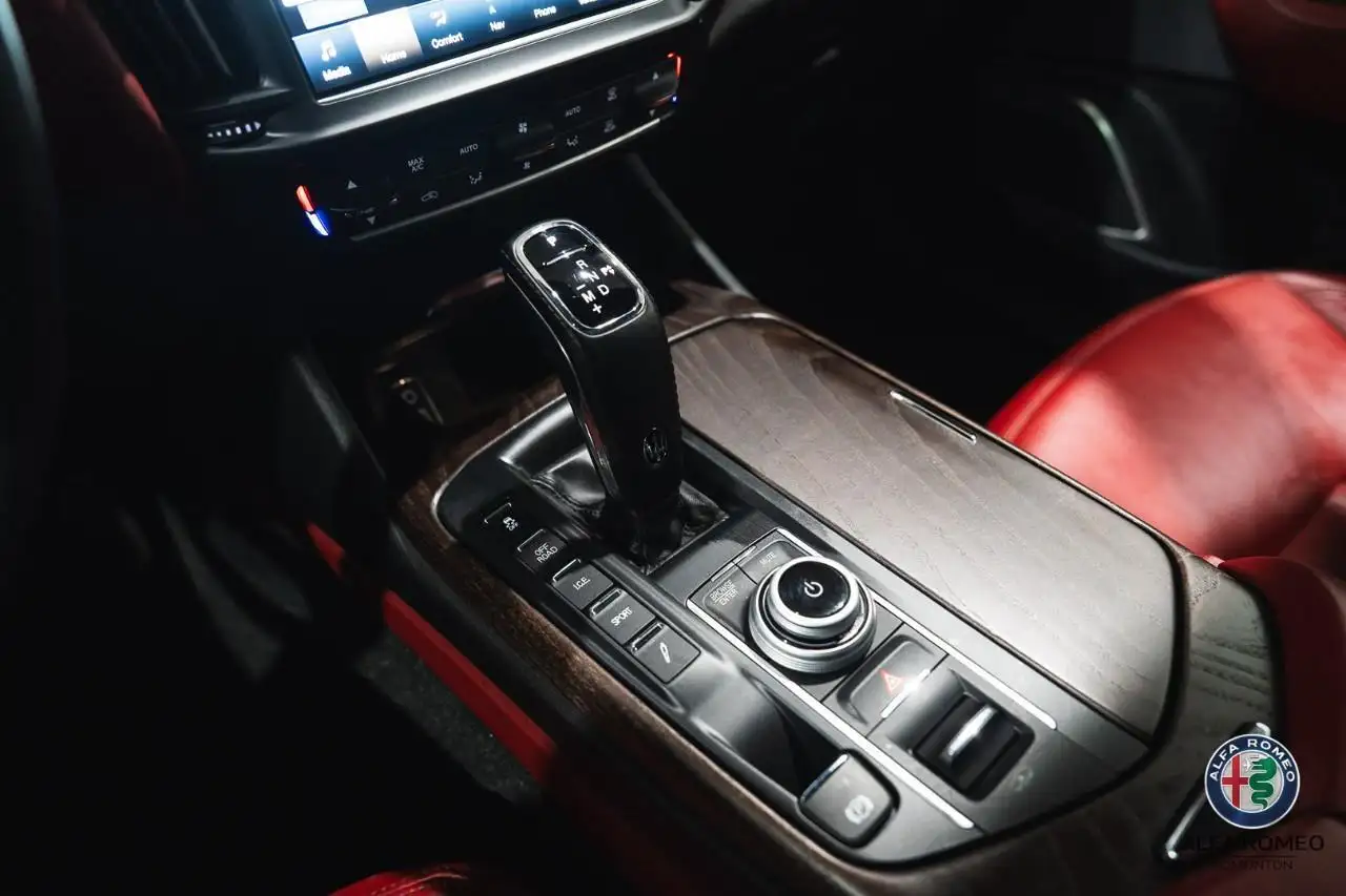 Maserati Levante снимка Maserati Levante