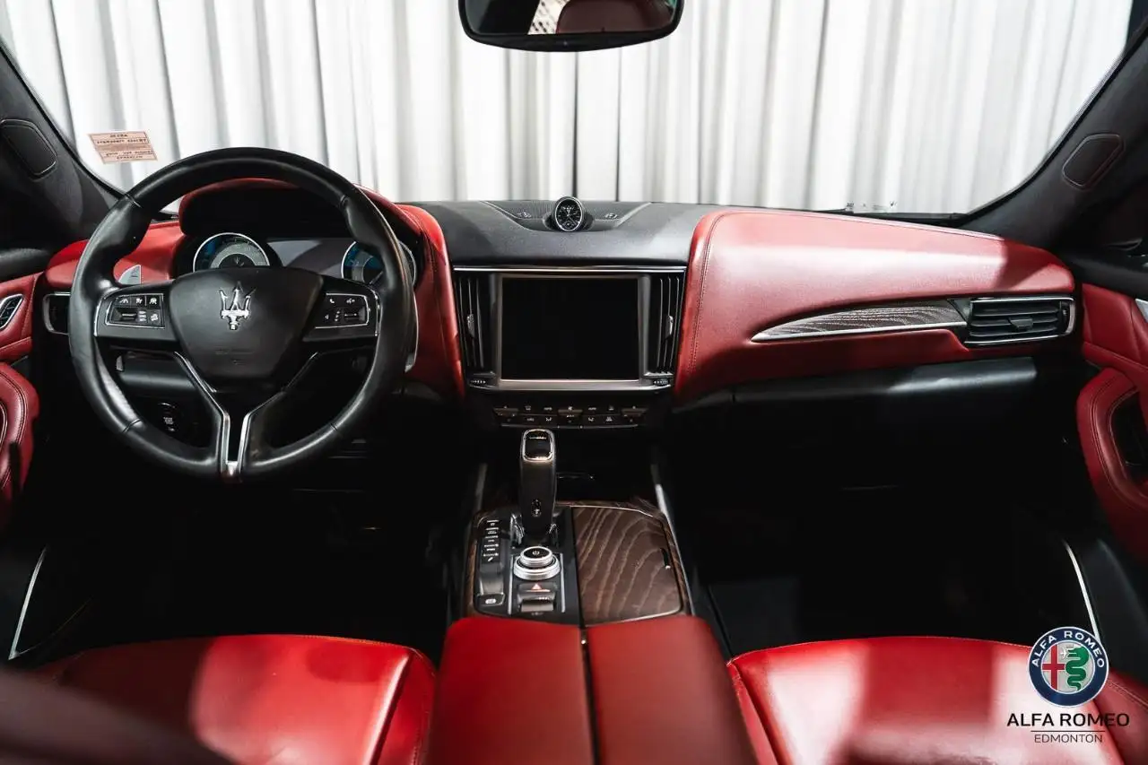 Maserati Levante снимка Maserati Levante