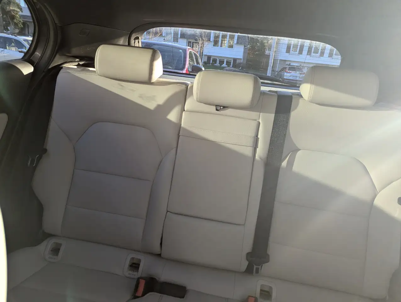 Mercedes-Benz GLA снимка Mercedes-Benz GLA