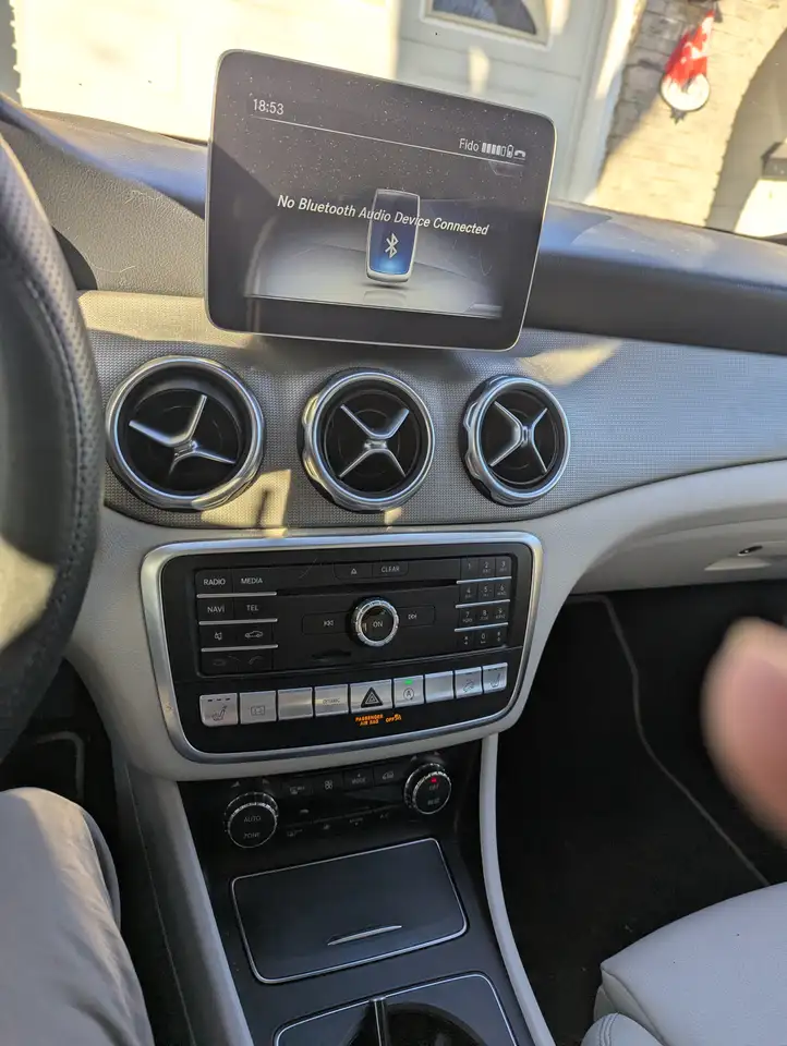 Mercedes-Benz GLA снимка Mercedes-Benz GLA