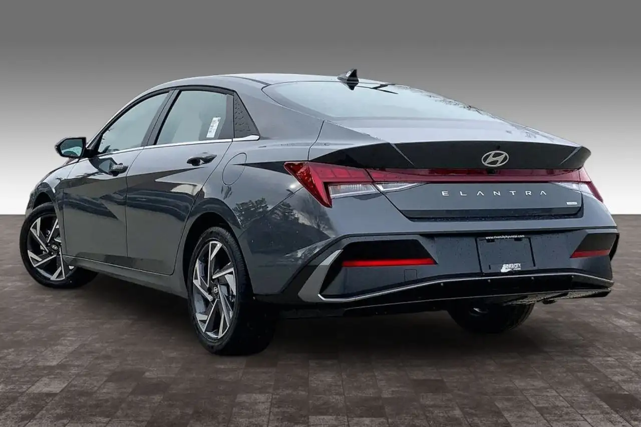 Hyundai ELANTRA снимка Hyundai ELANTRA