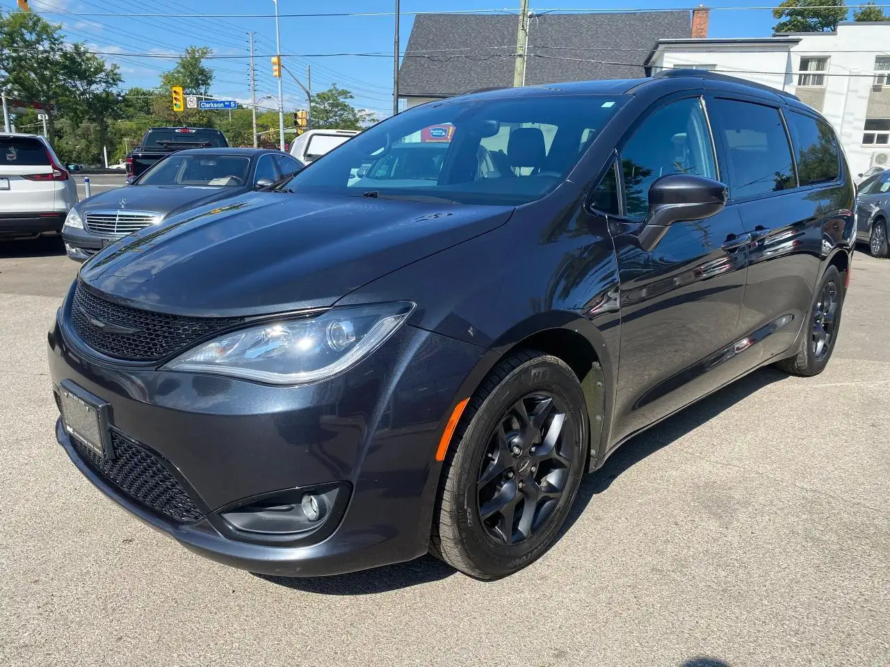 Chrysler Pacifica photo Chrysler Pacifica
