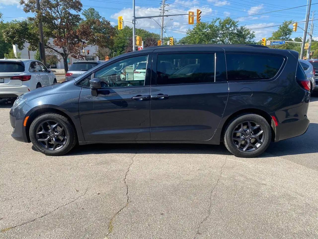 Chrysler Pacifica photo Chrysler Pacifica