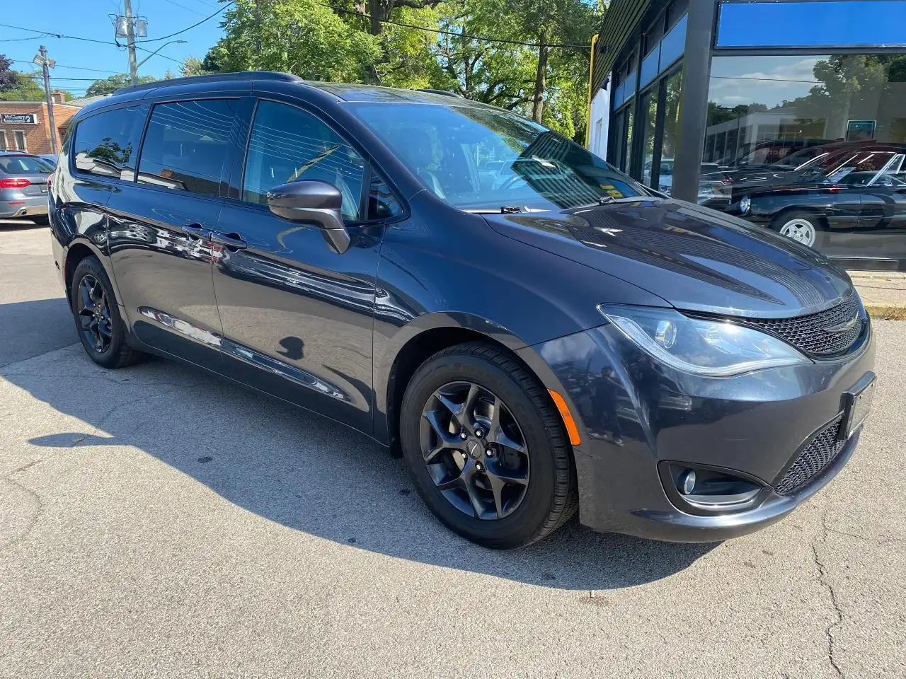 Chrysler Pacifica photo Chrysler Pacifica