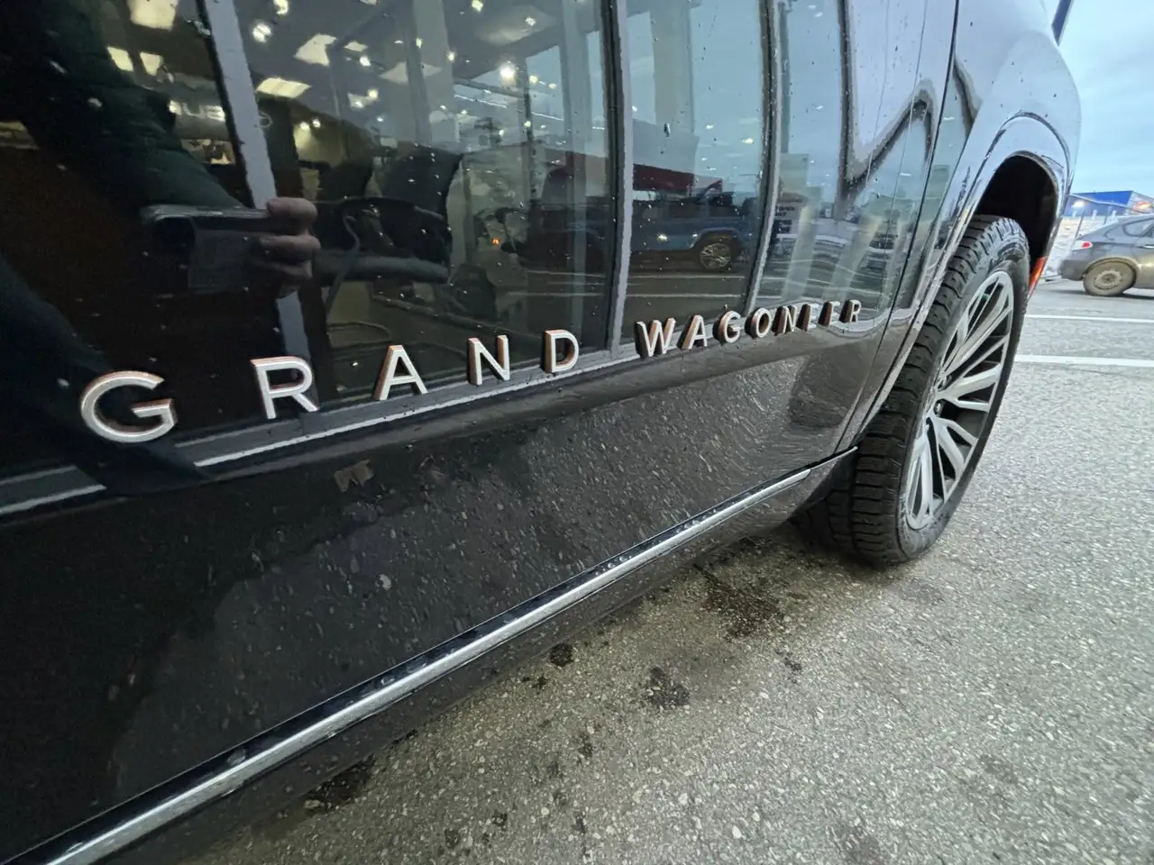 Jeep Grand Wagoneer снимка Jeep Grand Wagoneer