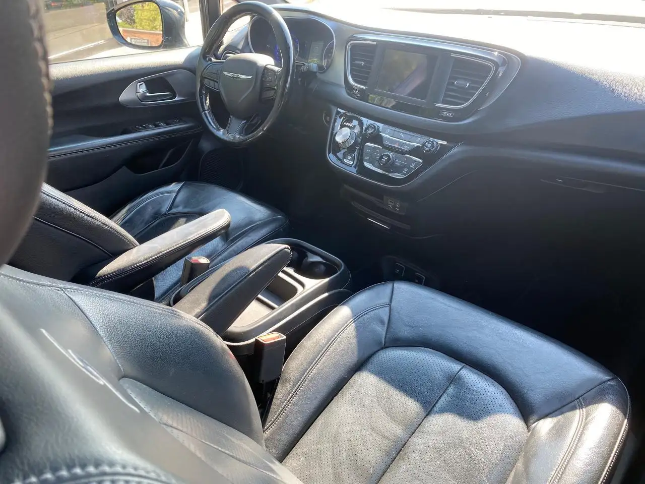 Chrysler Pacifica photo Chrysler Pacifica