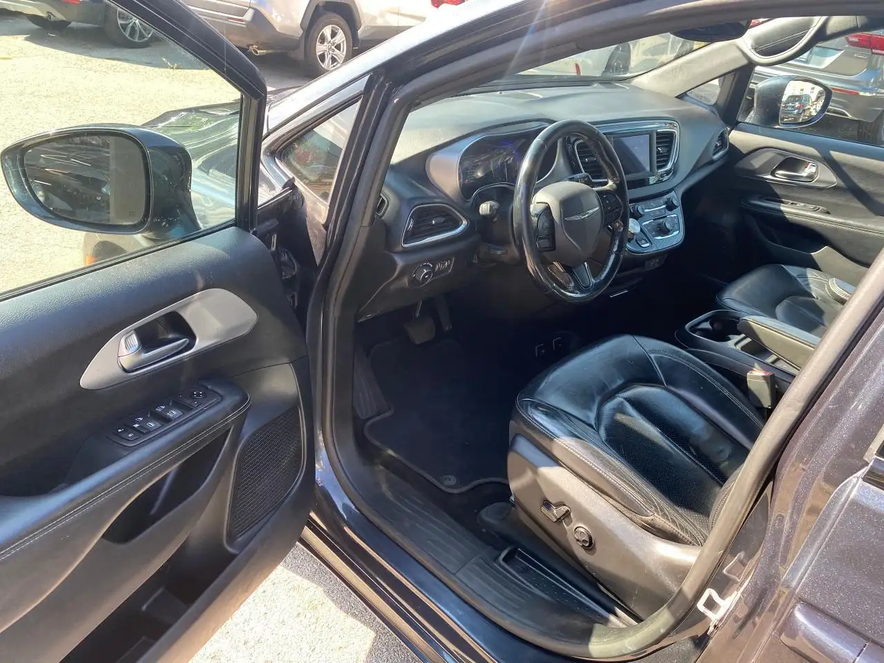 Chrysler Pacifica photo Chrysler Pacifica