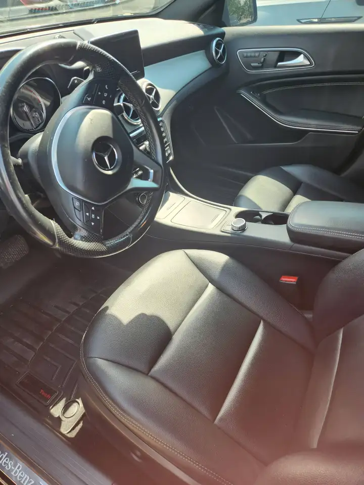Mercedes-Benz GLA снимка Mercedes-Benz GLA