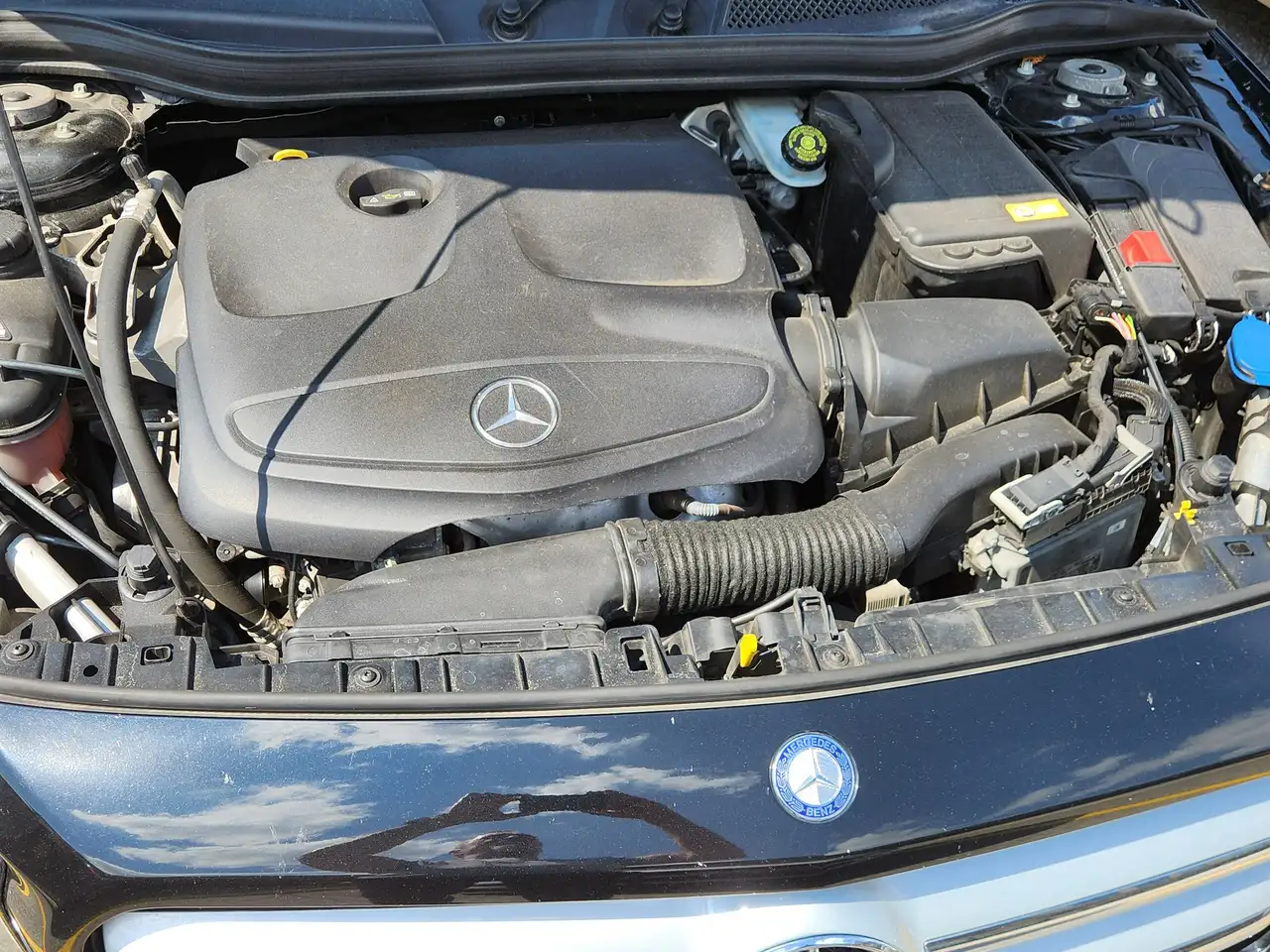 Mercedes-Benz GLA снимка Mercedes-Benz GLA
