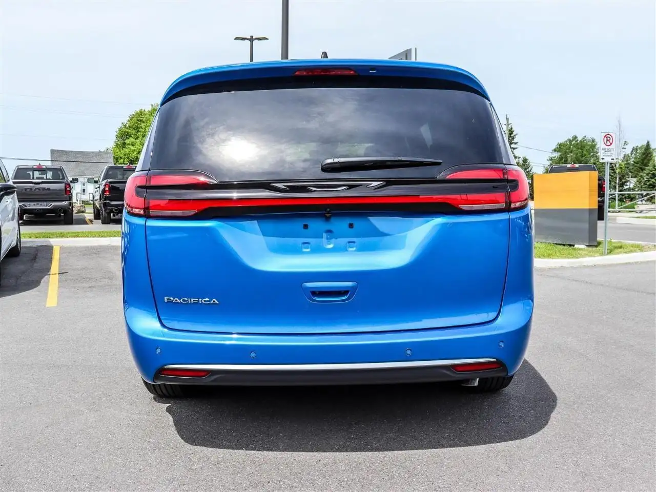 Chrysler Pacifica снимка Chrysler Pacifica