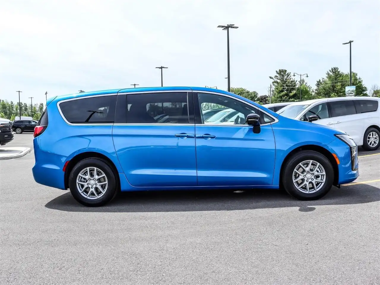 Chrysler Pacifica снимка Chrysler Pacifica