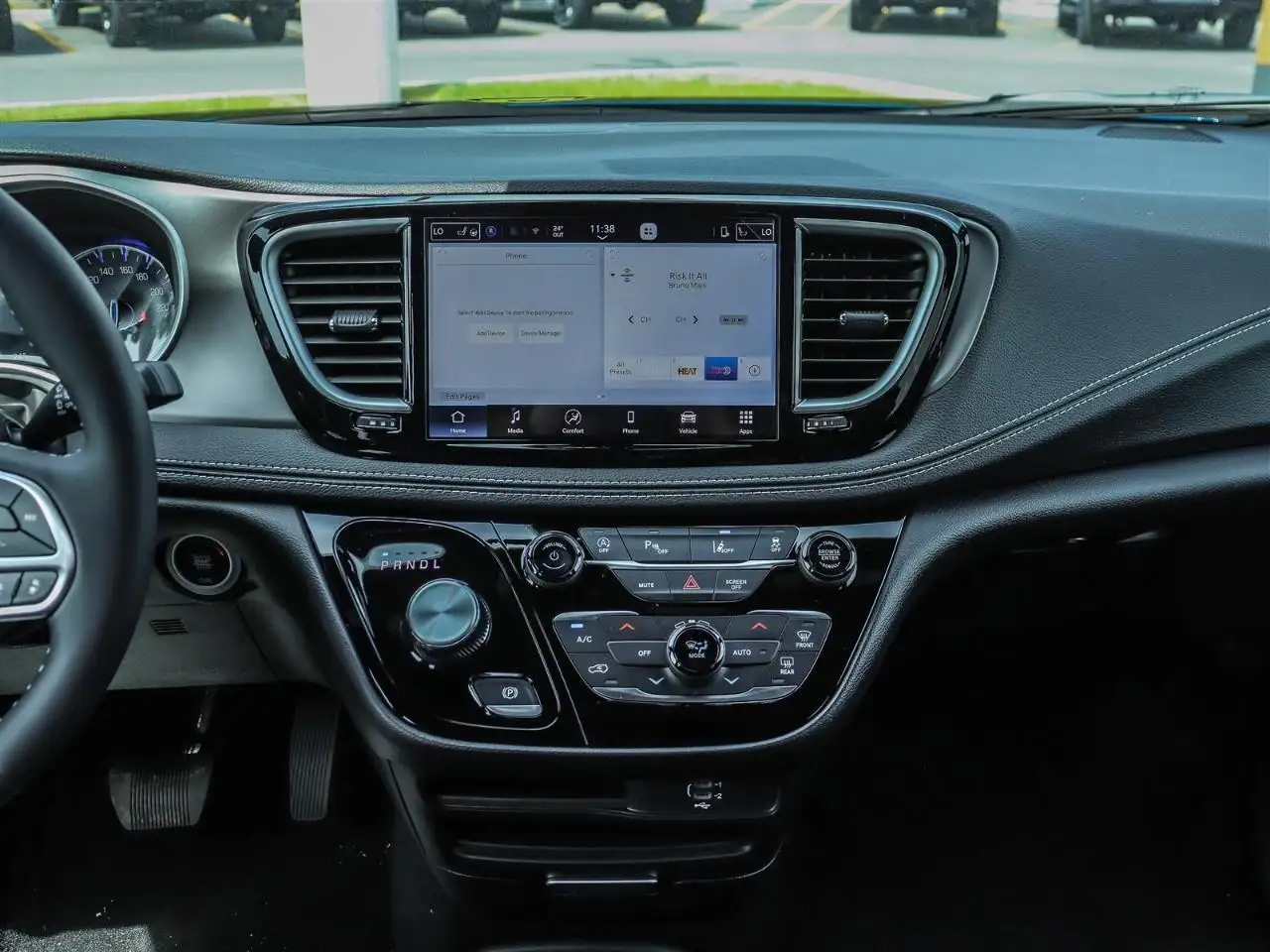 Chrysler Pacifica снимка Chrysler Pacifica