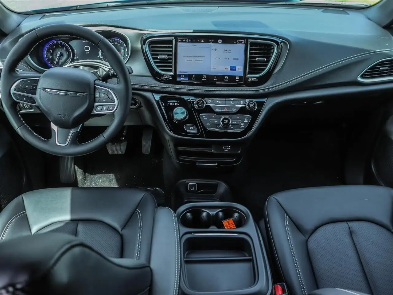 Chrysler Pacifica снимка Chrysler Pacifica