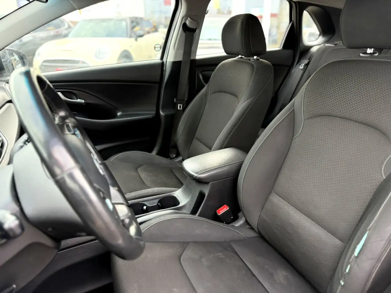 Hyundai ELANTRA снимка Hyundai ELANTRA