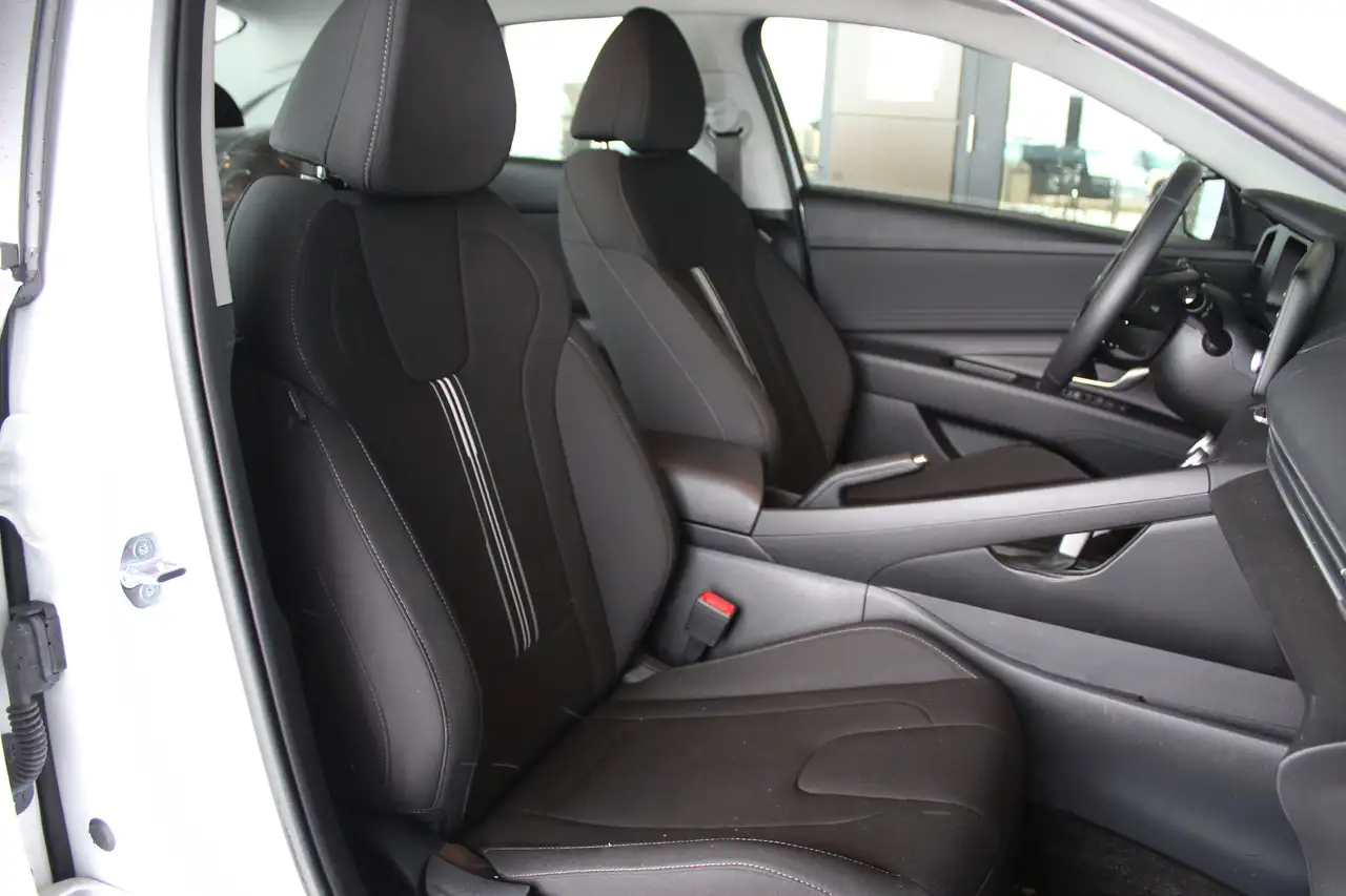 Hyundai ELANTRA fotografie Hyundai ELANTRA