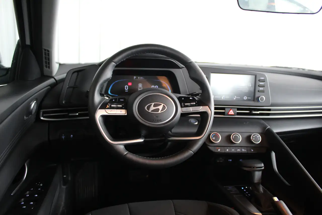 Hyundai ELANTRA fotografie Hyundai ELANTRA