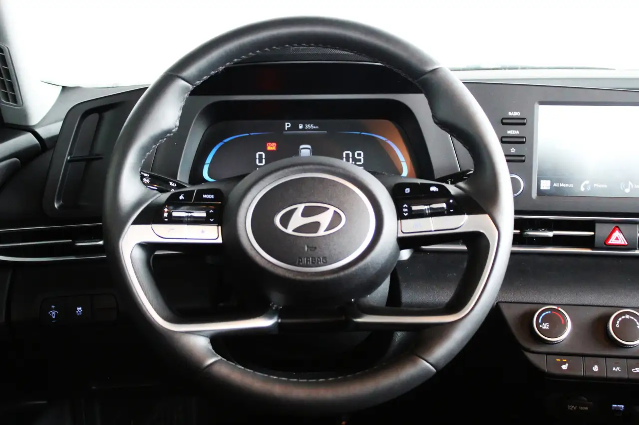 Hyundai ELANTRA fotografie Hyundai ELANTRA