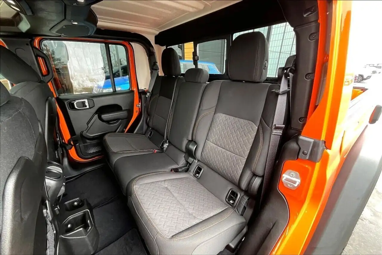 Jeep Gladiator photo Jeep Gladiator