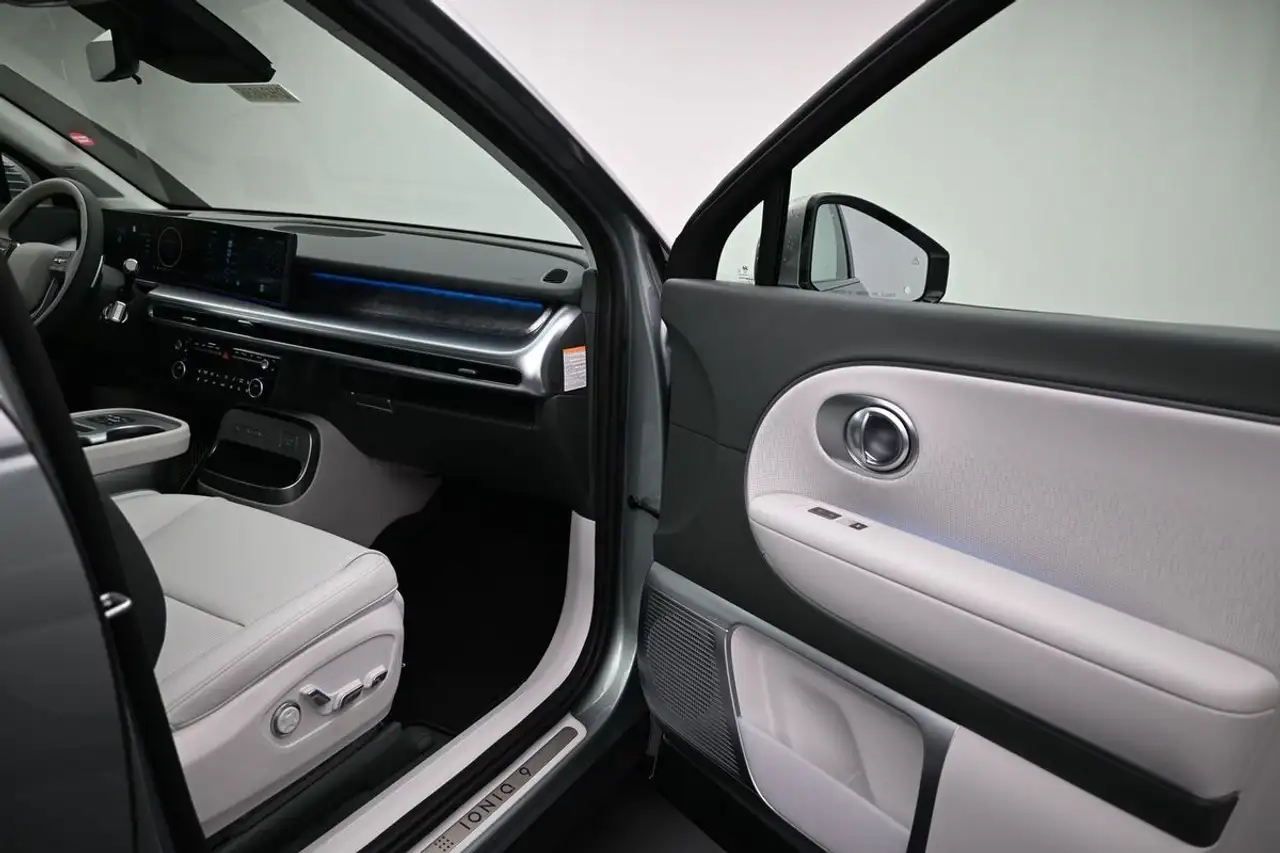 Hyundai IONIQ 9 снимка Hyundai IONIQ 9
