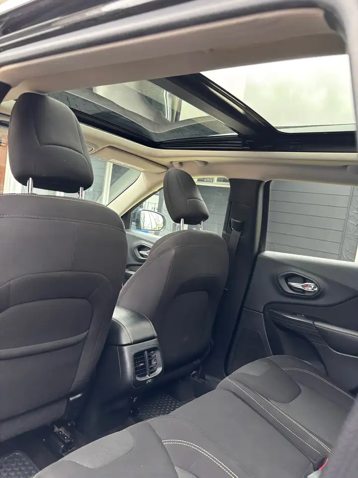 Jeep Cherokee photo Jeep Cherokee