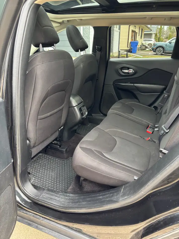 Jeep Cherokee photo Jeep Cherokee