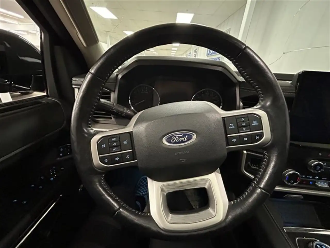 Ford Expedition снимка Ford Expedition
