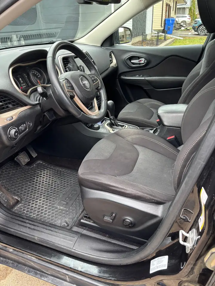 Jeep Cherokee photo Jeep Cherokee