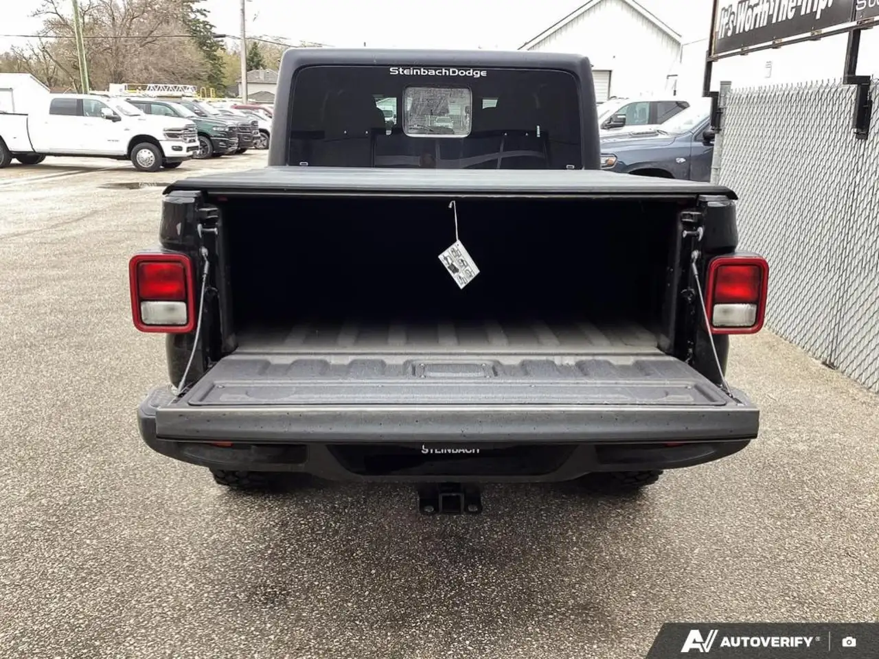 Jeep Gladiator photo Jeep Gladiator