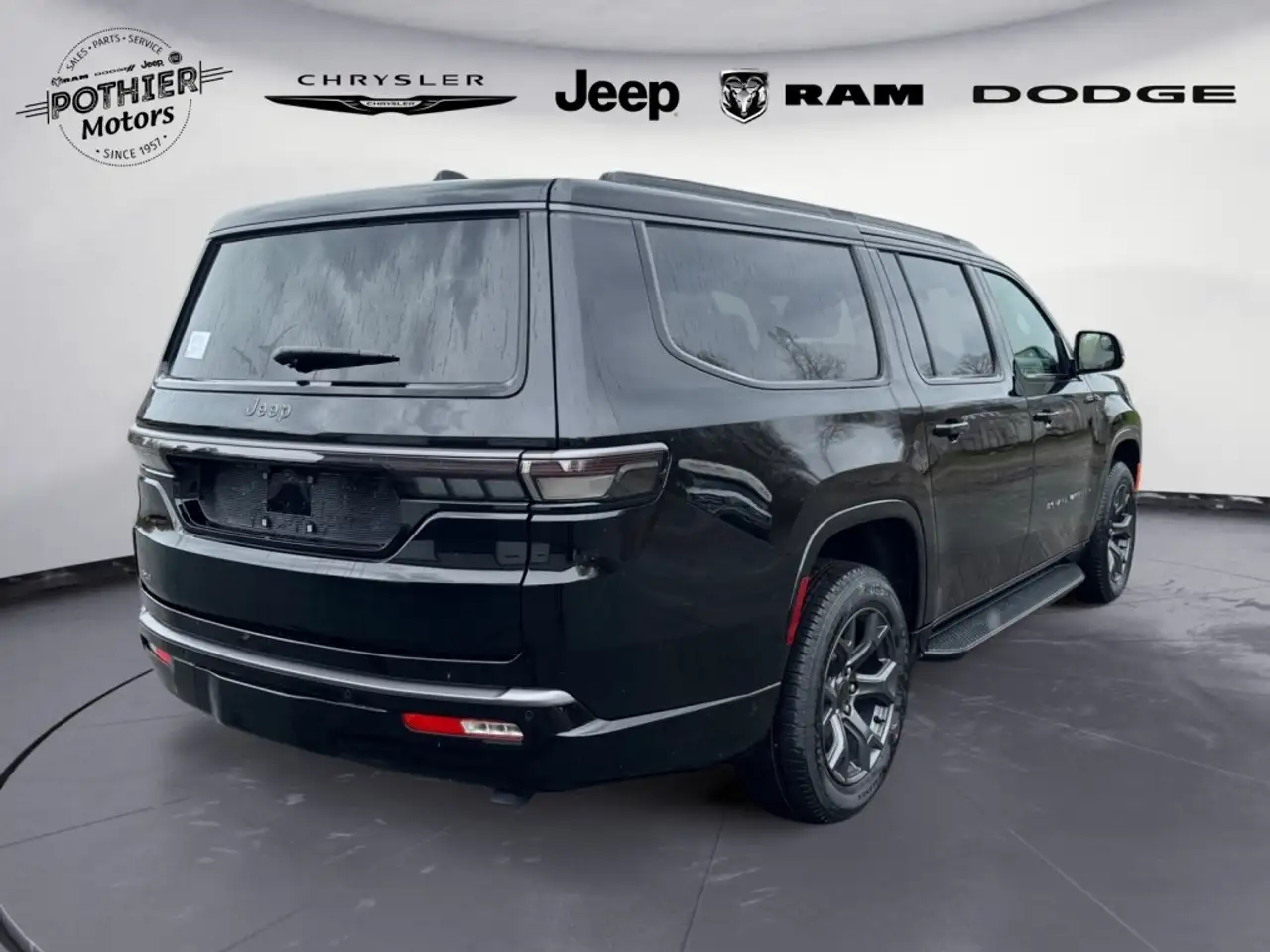 Jeep Grand Wagoneer photo Jeep Grand Wagoneer