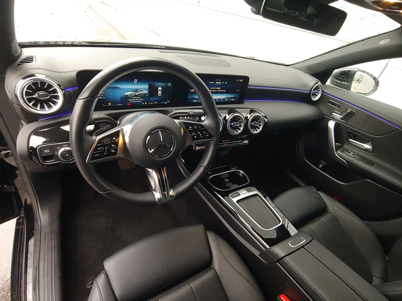 Mercedes-Benz CLA снимка Mercedes-Benz CLA