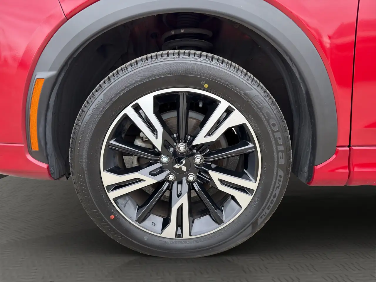 Mitsubishi Eclipse Cross снимка Mitsubishi Eclipse Cross