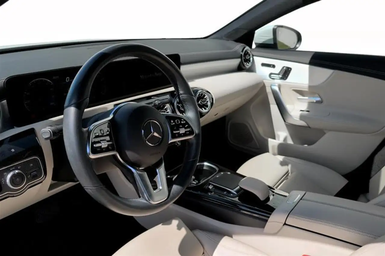 Mercedes-Benz CLA снимка Mercedes-Benz CLA