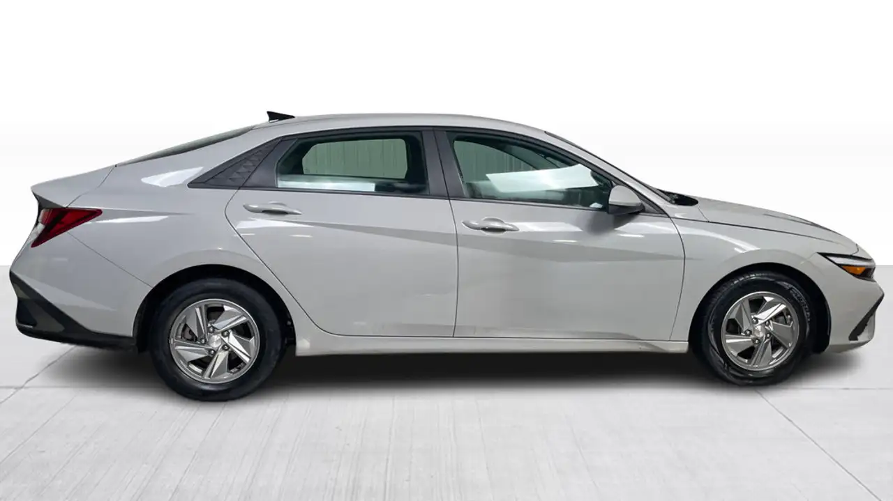 Hyundai ELANTRA снимка Hyundai ELANTRA