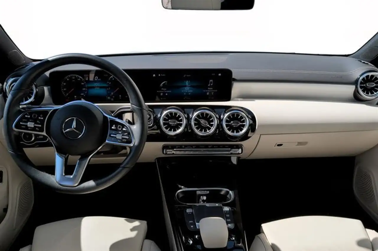 Mercedes-Benz CLA снимка Mercedes-Benz CLA