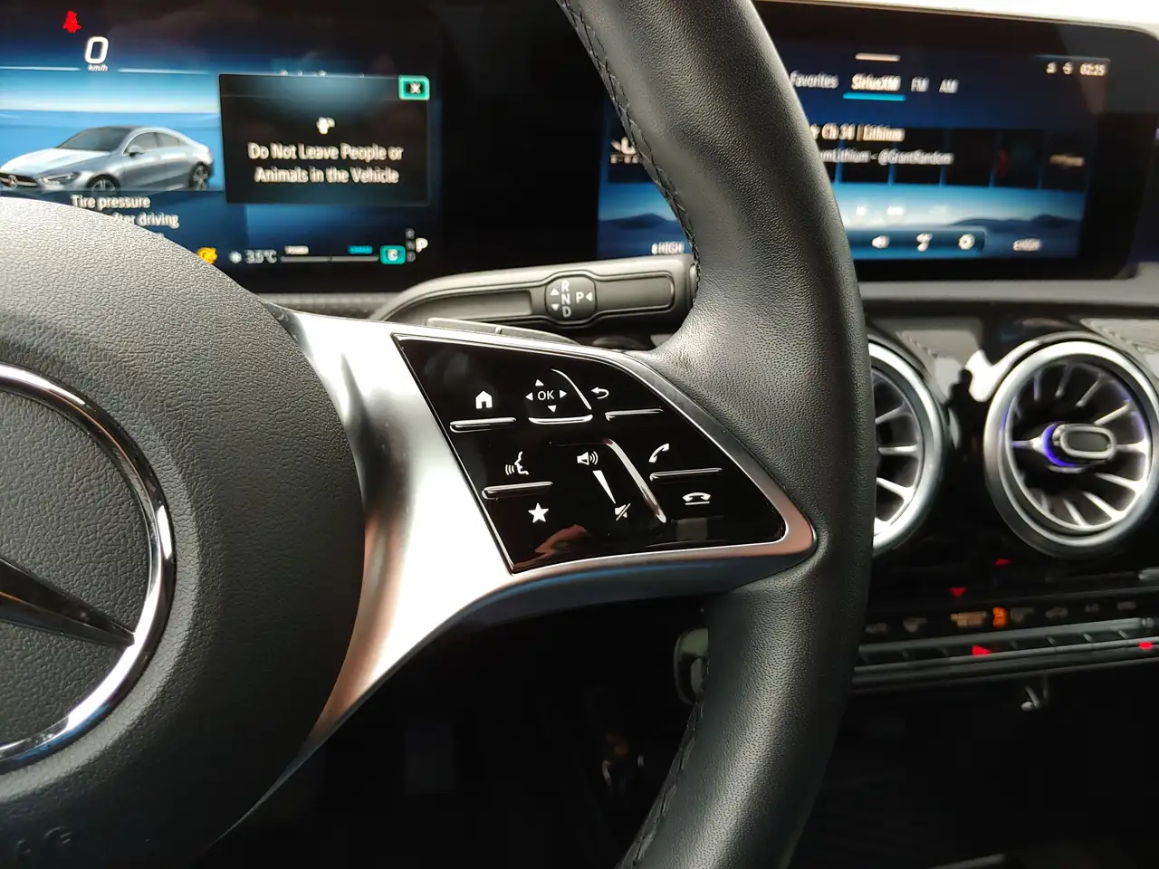 Mercedes-Benz CLA снимка Mercedes-Benz CLA