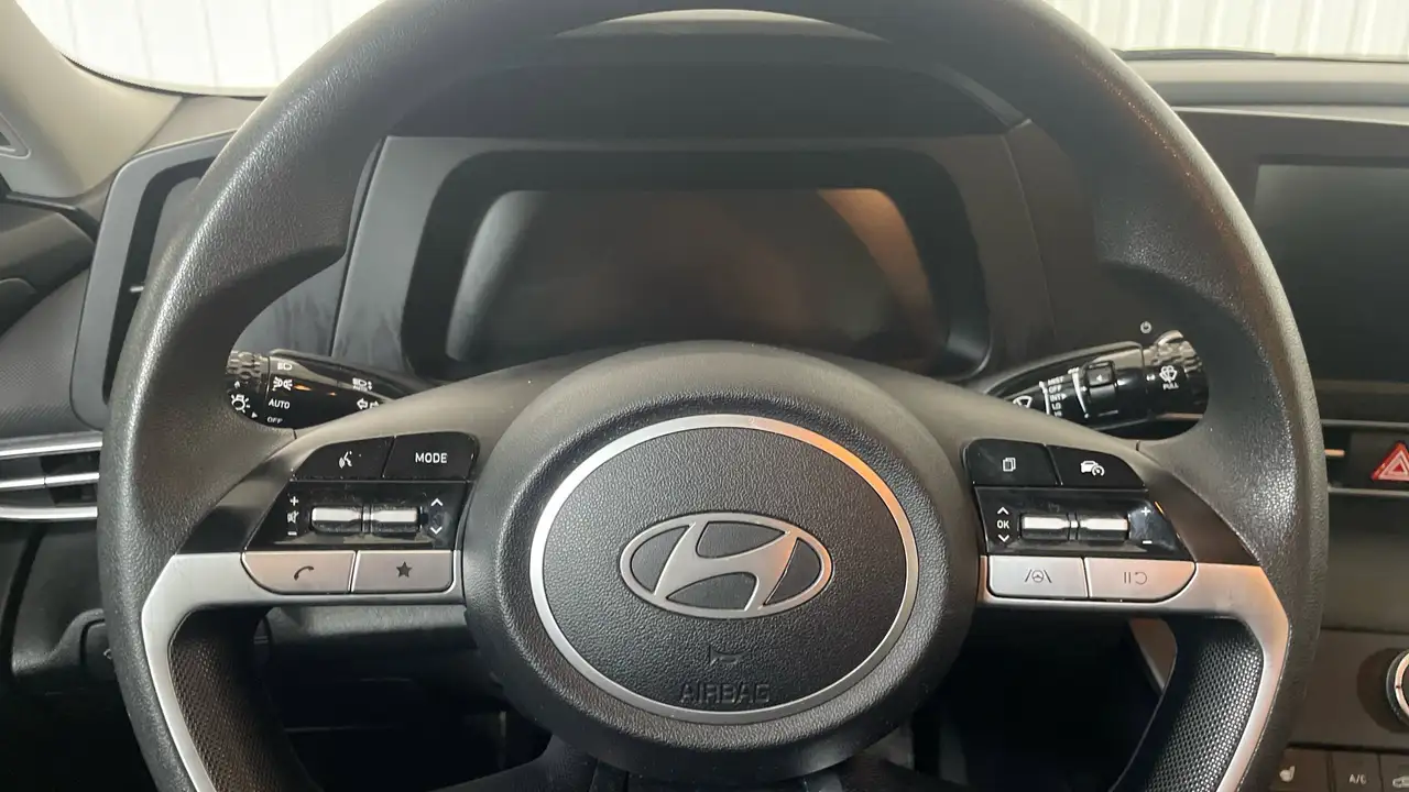 Hyundai ELANTRA снимка Hyundai ELANTRA