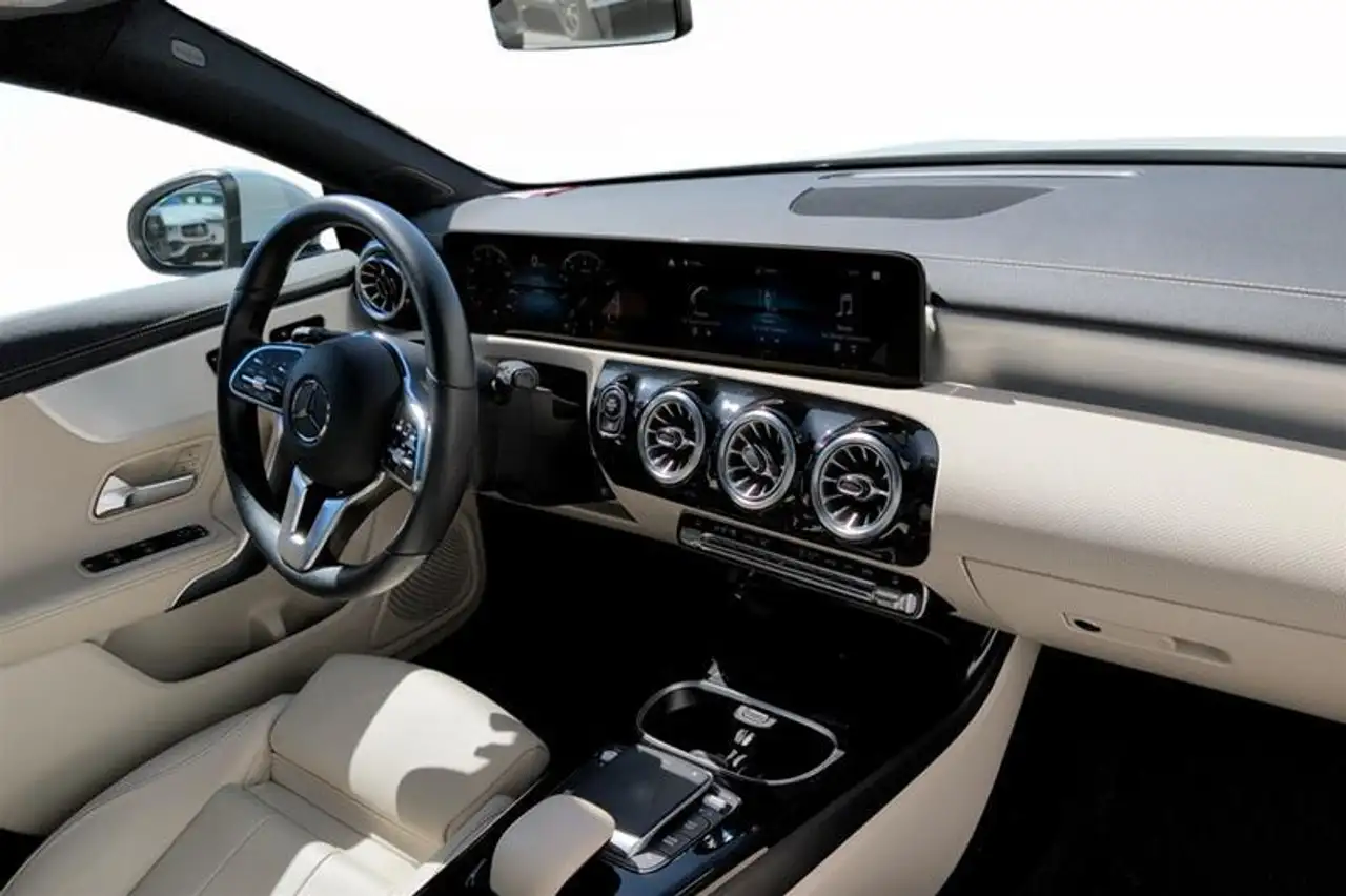 Mercedes-Benz CLA снимка Mercedes-Benz CLA