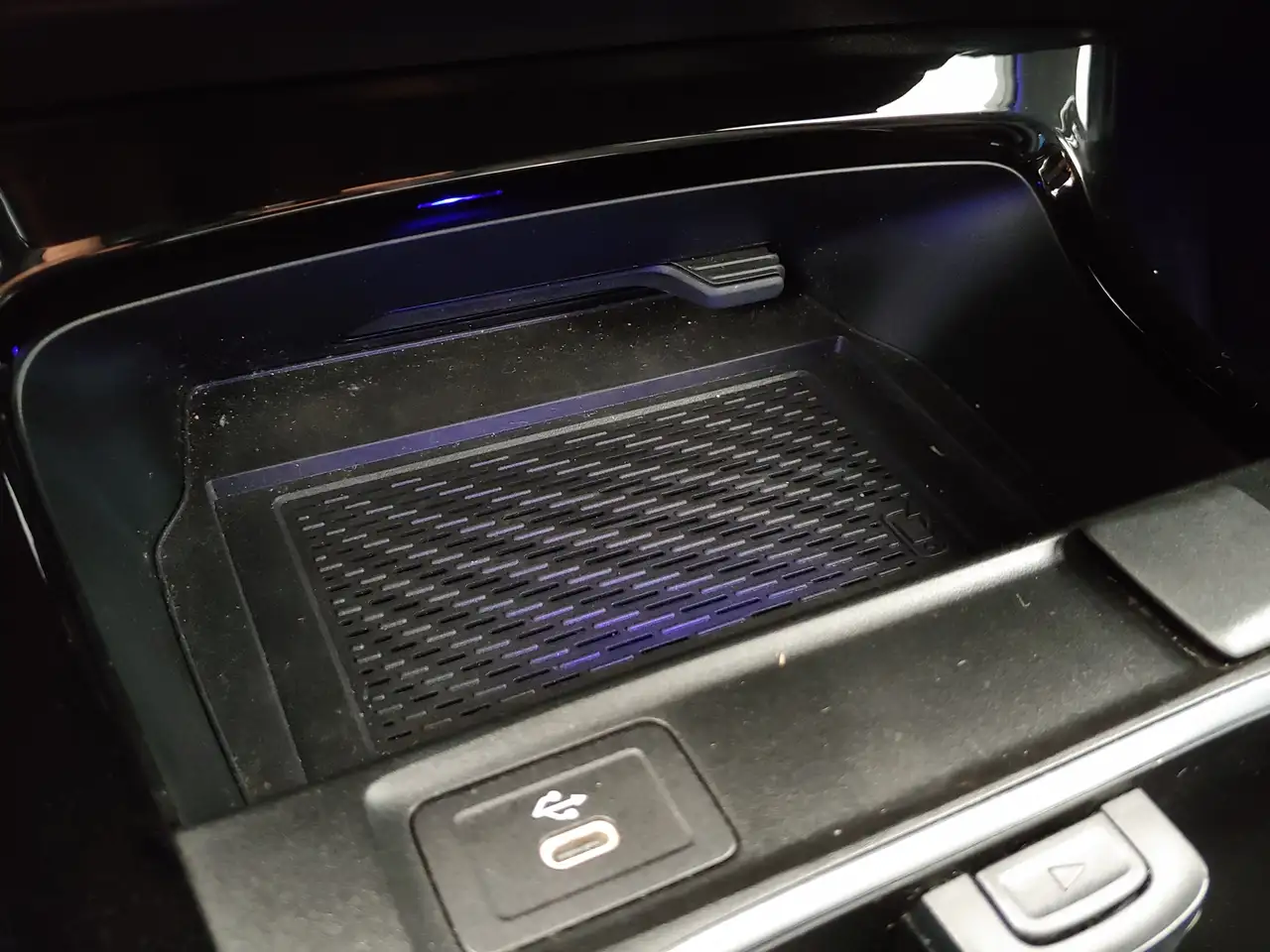 Mercedes-Benz CLA снимка Mercedes-Benz CLA