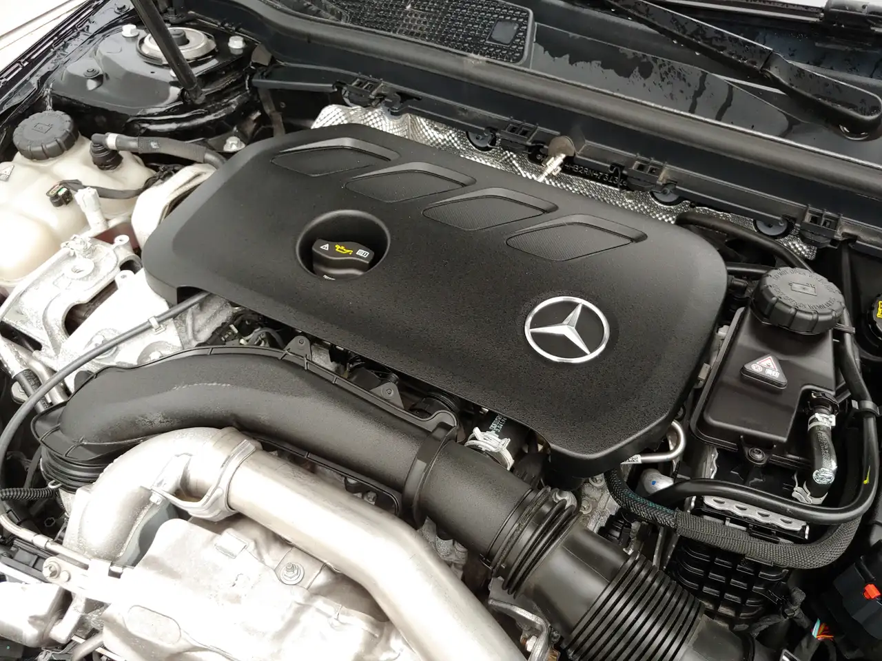 Mercedes-Benz CLA снимка Mercedes-Benz CLA