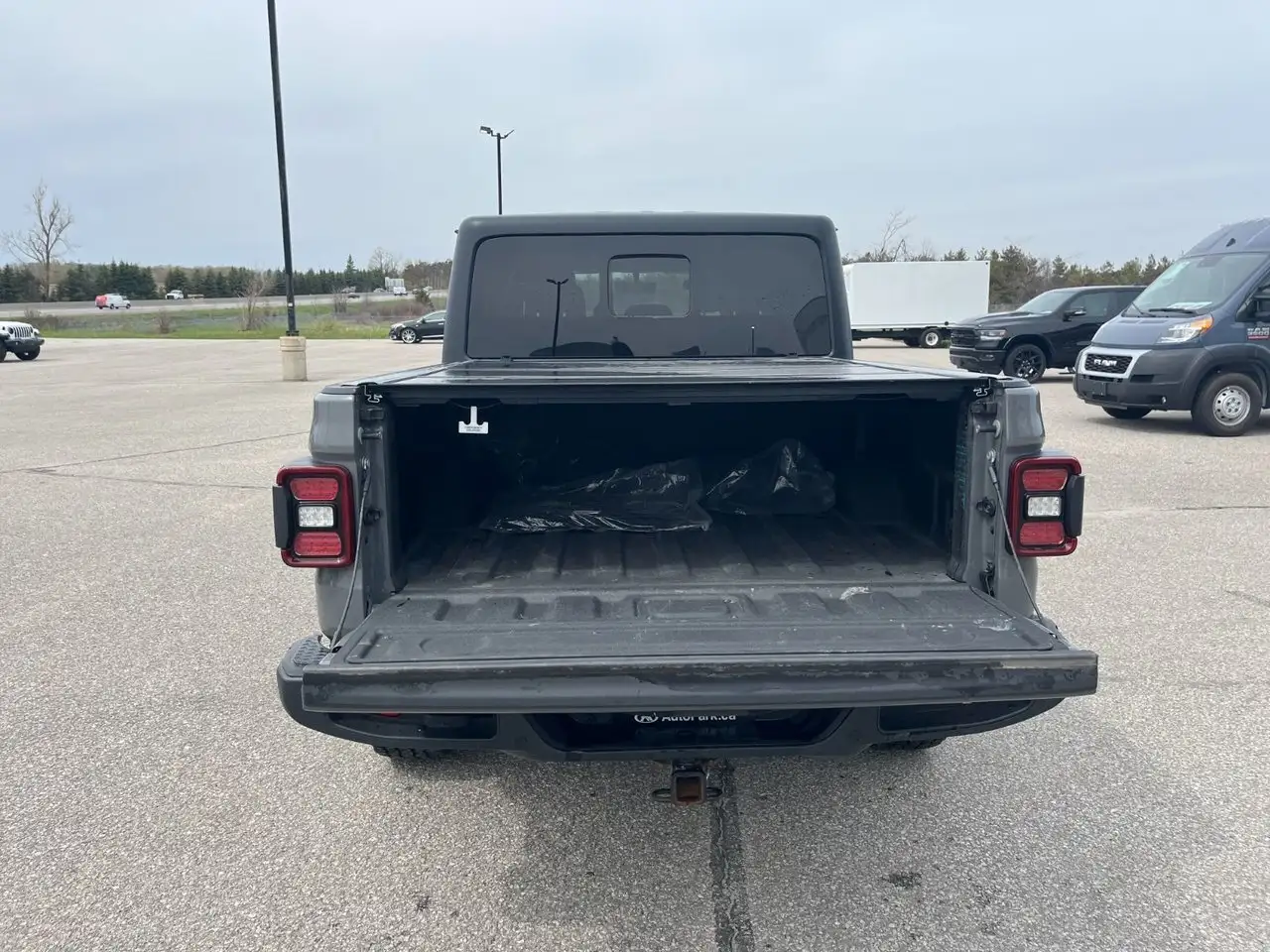 Jeep Gladiator снимка Jeep Gladiator