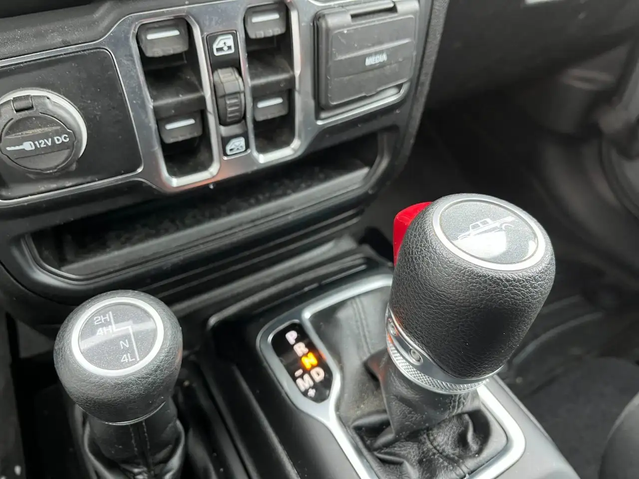 Jeep Gladiator снимка Jeep Gladiator