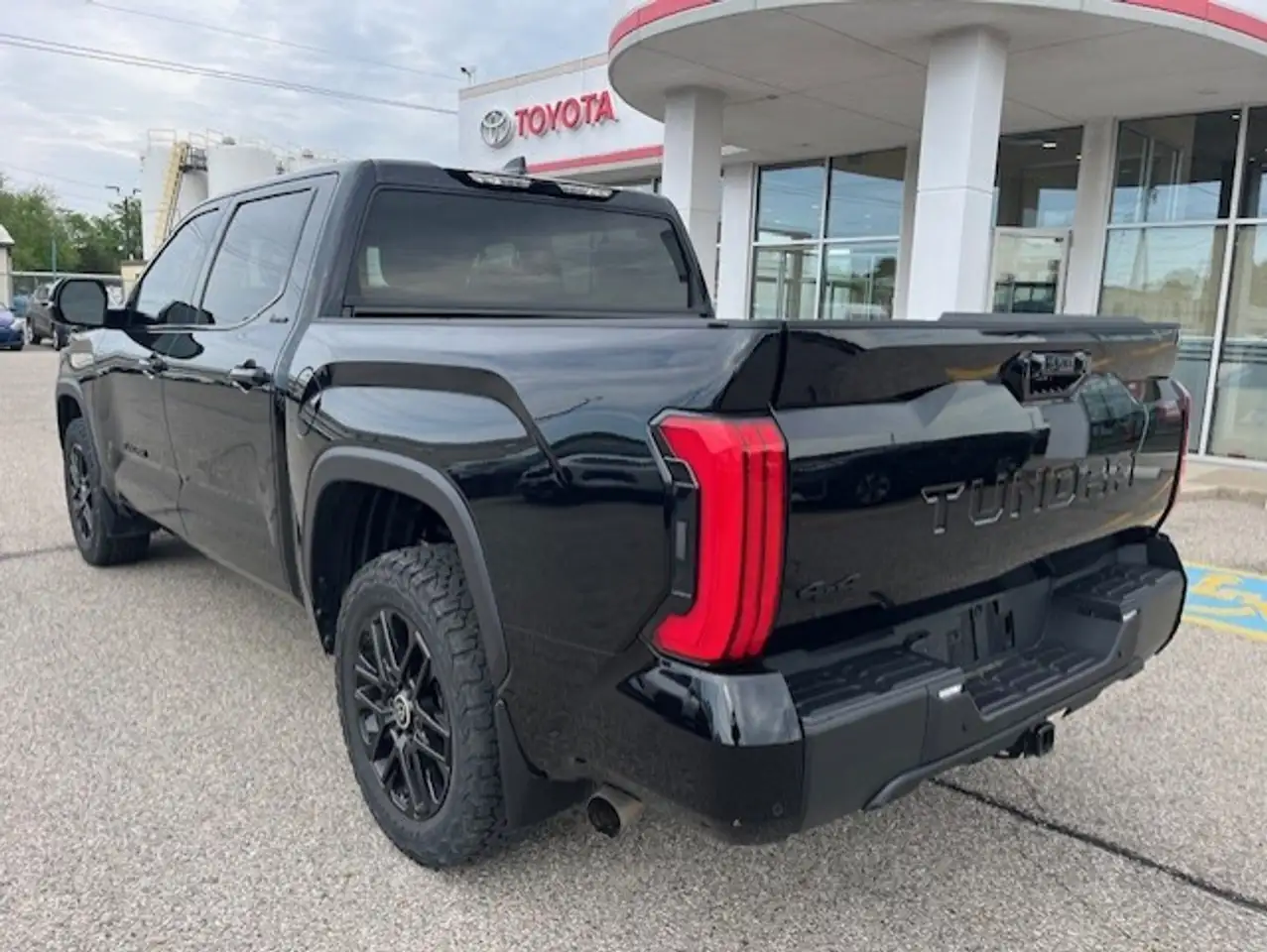Toyota Tundra снимка Toyota Tundra