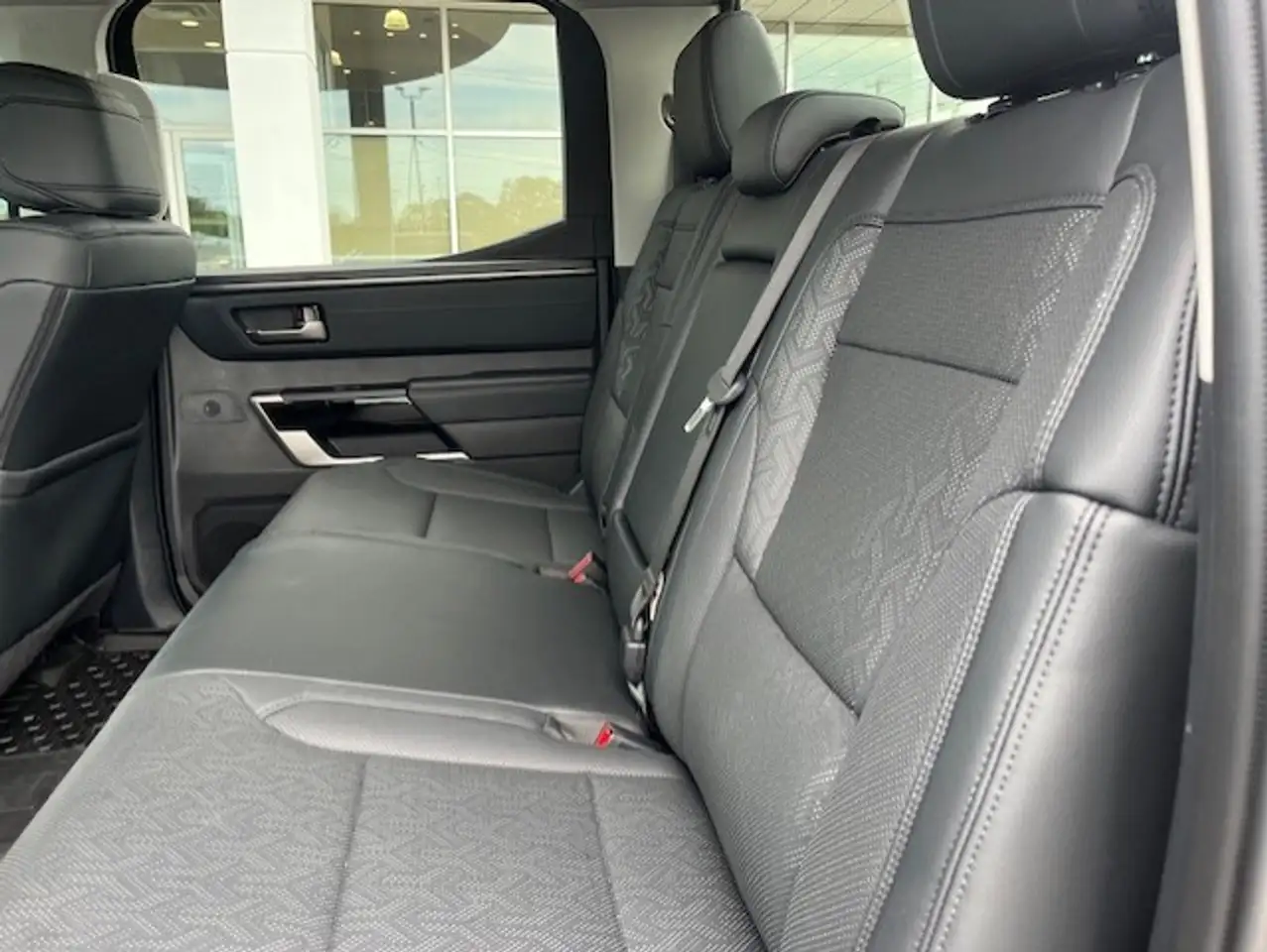 Toyota Tundra снимка Toyota Tundra