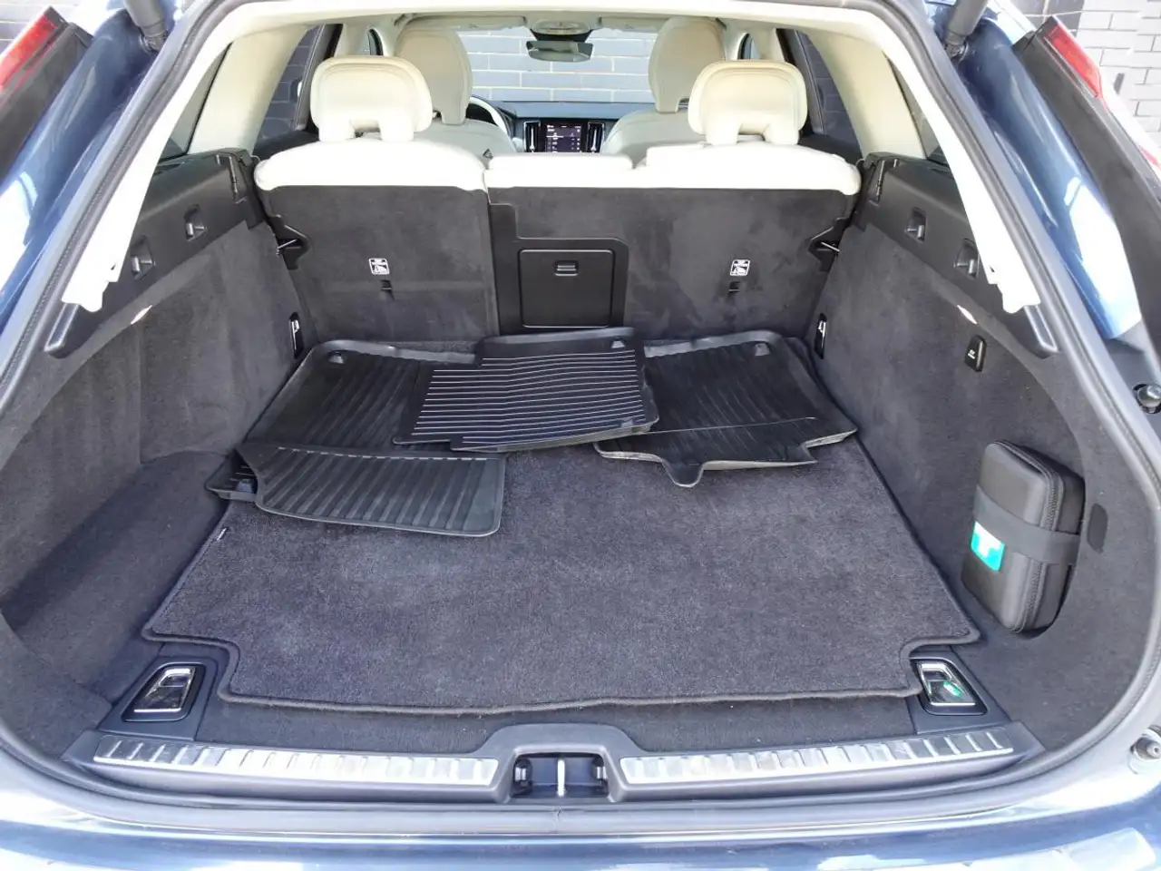 Volvo V90 photo Volvo V90