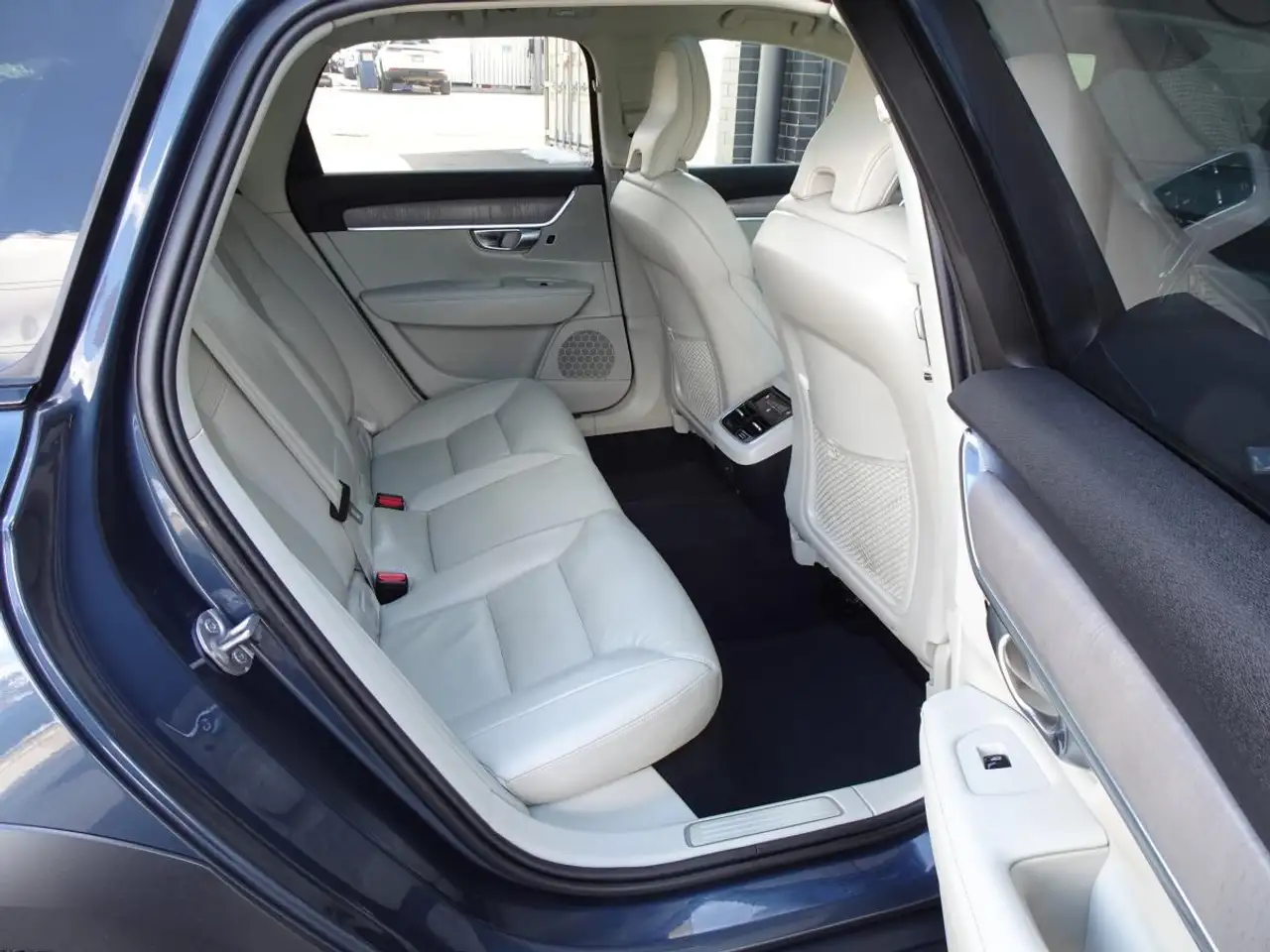 Volvo V90 photo Volvo V90
