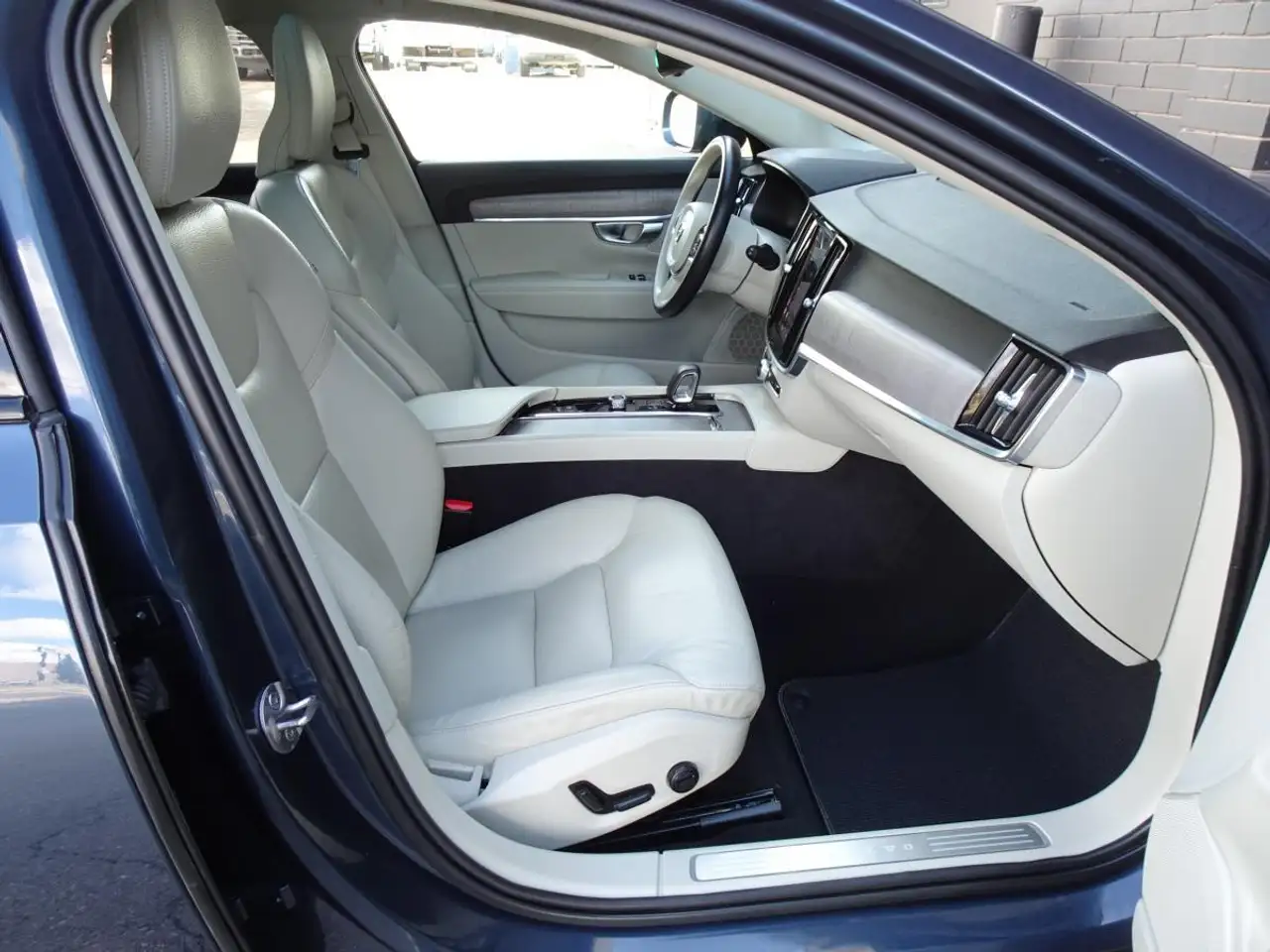 Volvo V90 photo Volvo V90