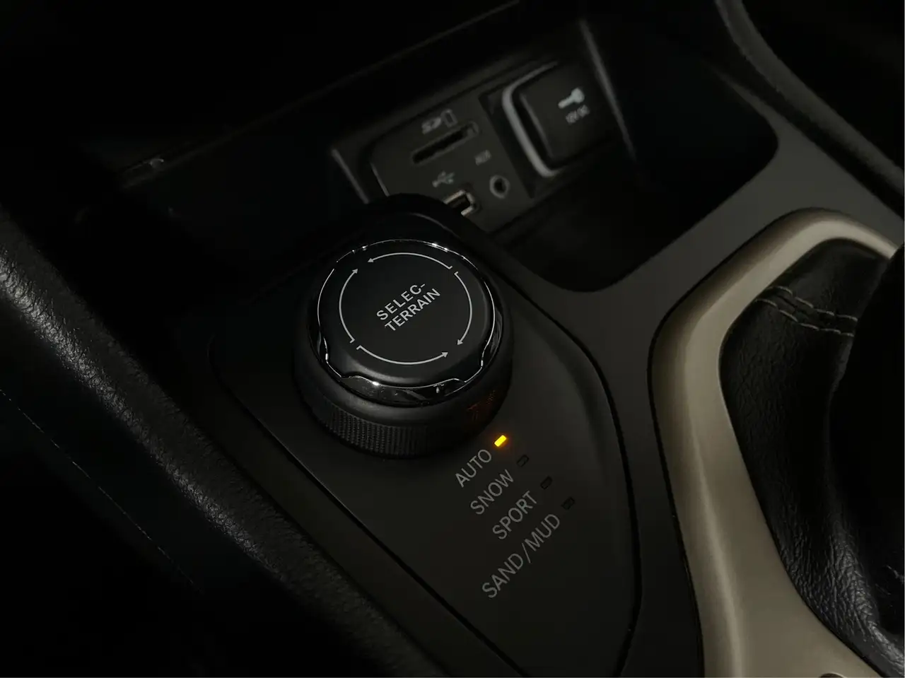Jeep Cherokee photo Jeep Cherokee