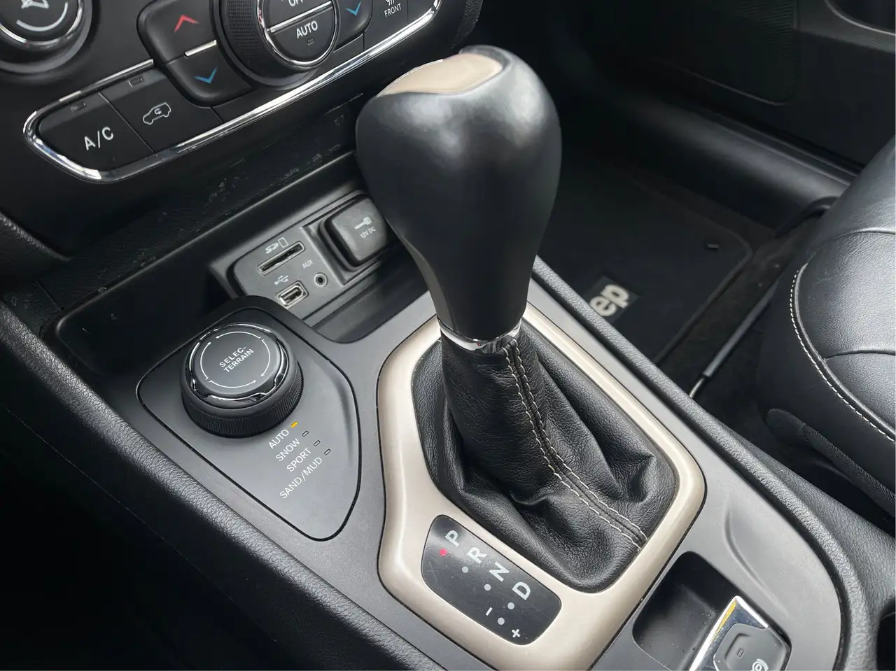 Jeep Cherokee photo Jeep Cherokee