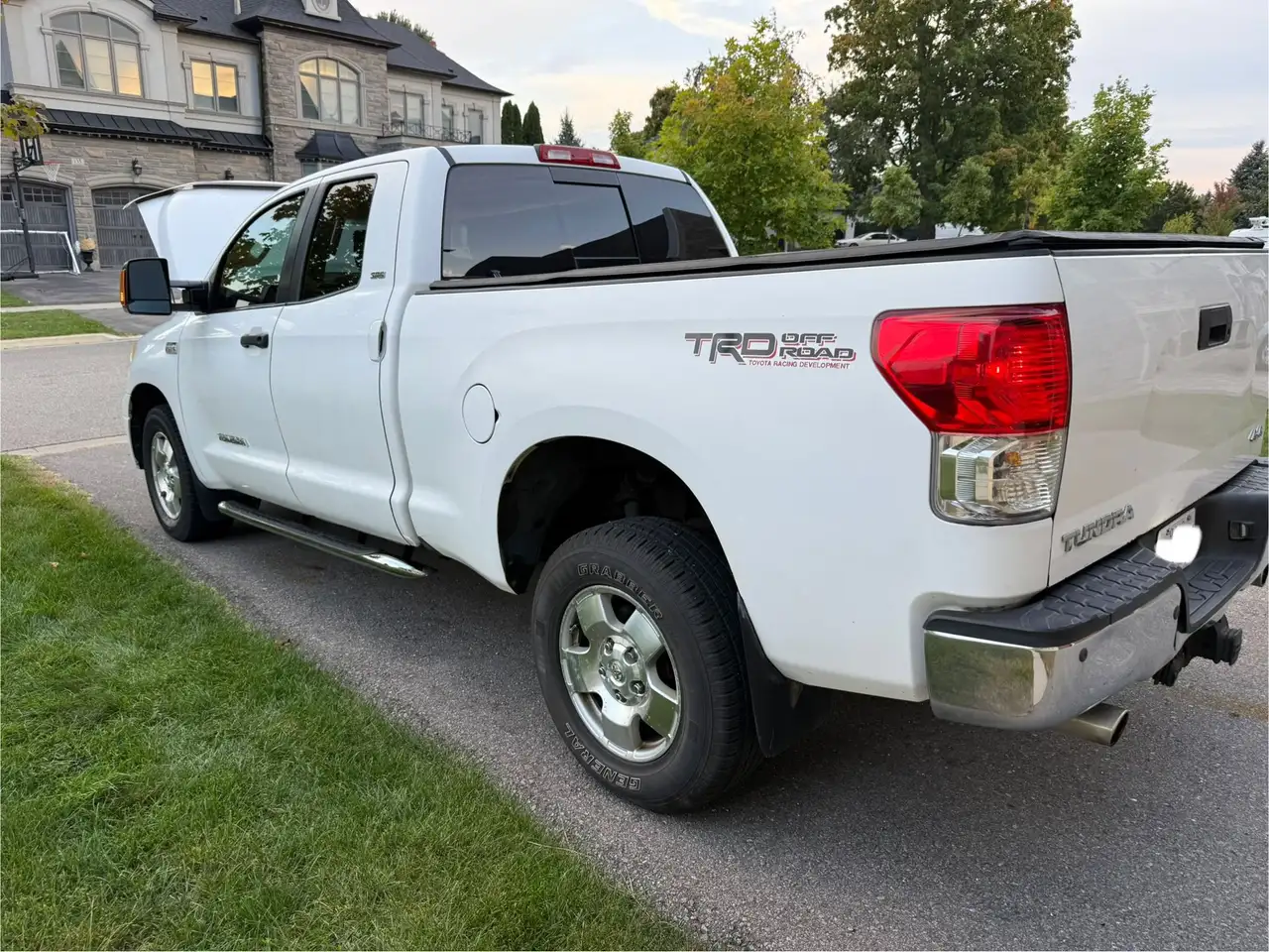 Toyota Tundra снимка Toyota Tundra