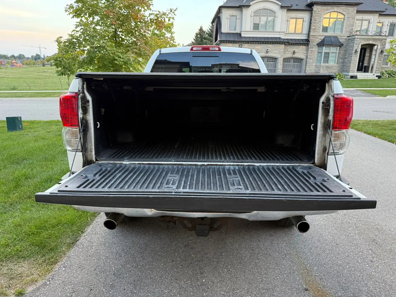 Toyota Tundra снимка Toyota Tundra